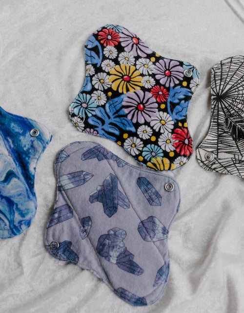 Load image into Gallery viewer, Cloth Pads - tween/small heavy flow
